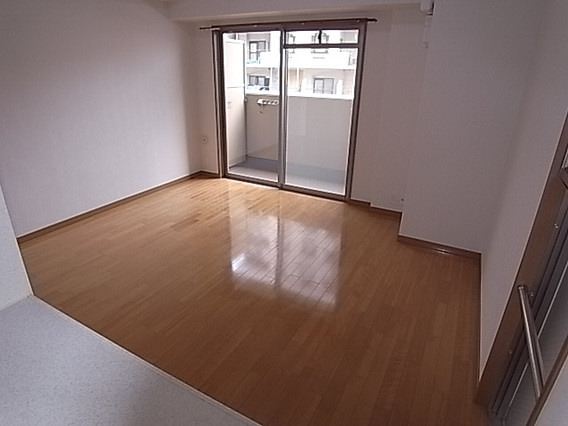 プレサンス神戸みなと元町の洋室