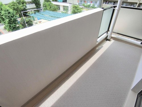 ローレル春日野道のバルコニー