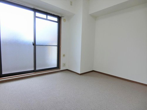 ローレル春日野道の洋室