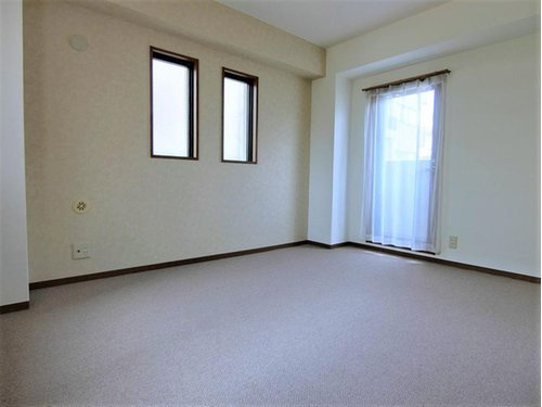 ローレル春日野道の洋室