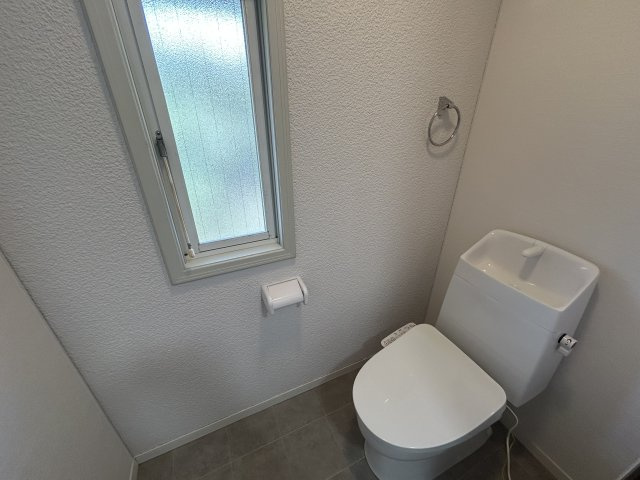 津乃峰町長浜中古戸建のトイレ