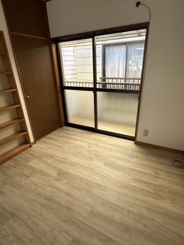 東尾久５丁目戸建１０の洋室