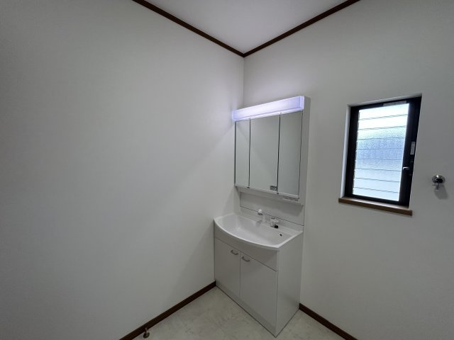 板野郡松茂町中喜来字福有開拓中古戸建の独立洗面台