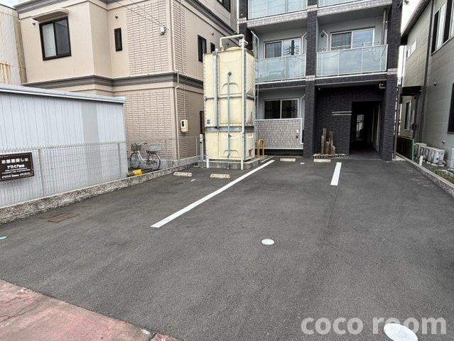 アヴニールの駐車場