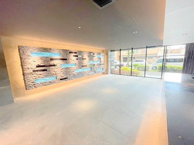 S-RESIDENCE三国WESTのエントランス