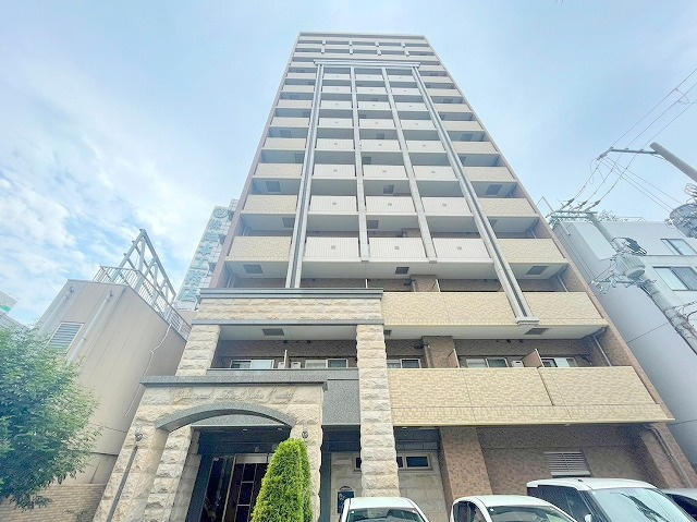 プレサンス新大阪クレスタの外観