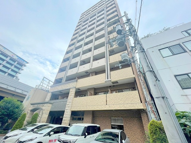 プレサンス新大阪クレスタの外観