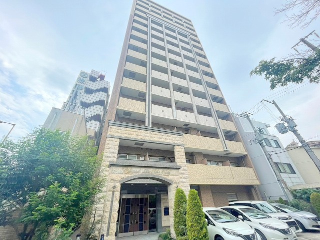 プレサンス新大阪クレスタの外観