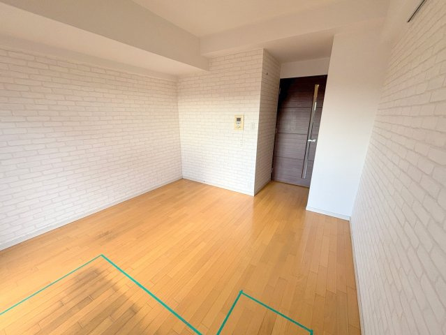 クレアートアドバンス北大阪の洋室