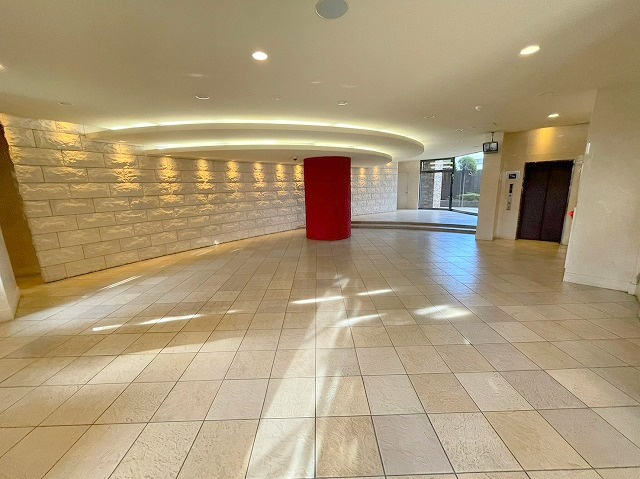 クレアートアドバンス北大阪のエントランス