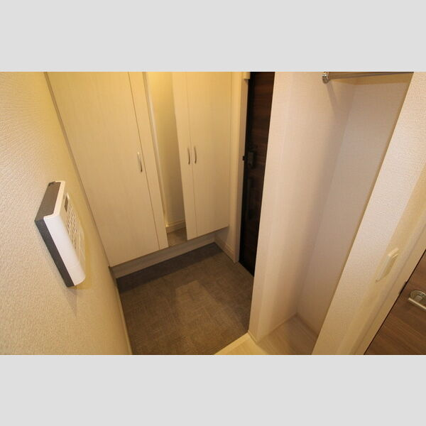 カーサ リバティバランス セカンドの玄関