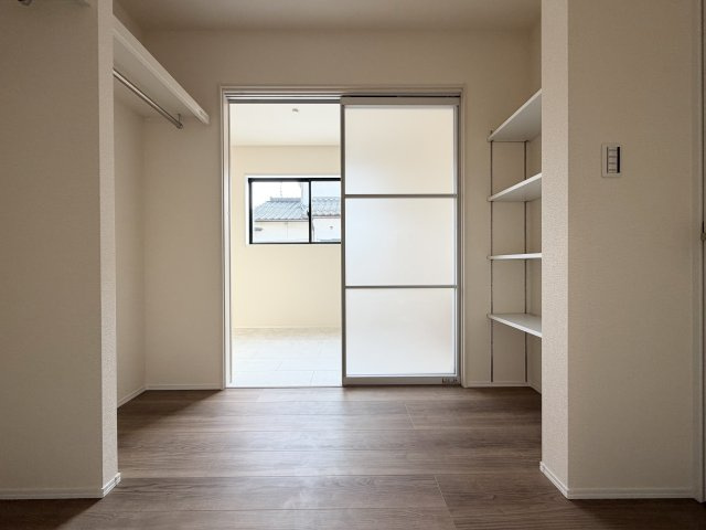 【内装】 | リーブルガーデン倉敷市真備町川辺 (全1棟) | LDK隣の多目的収納です♪