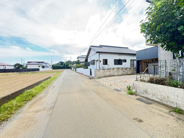 銚子市小浜町中古戸建の前面道路含む現地写真