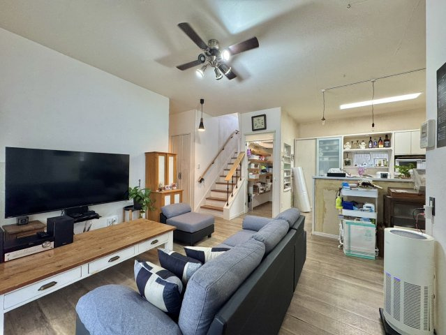 銚子市小浜町中古戸建の居間・リビング