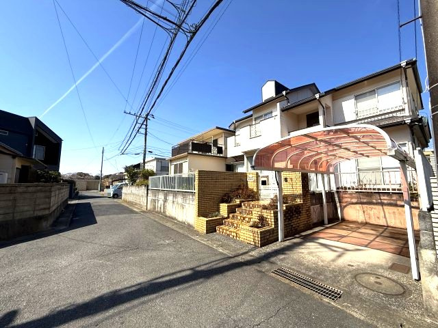 南ひな壇・南道路　4LDK＋Sの前面道路含む現地写真|前面道路