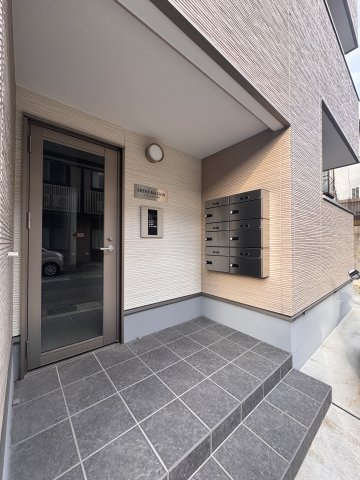 シャインメゾン長岡京のエントランス
