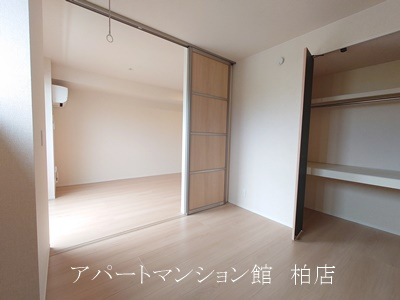 ラプエルタの洋室