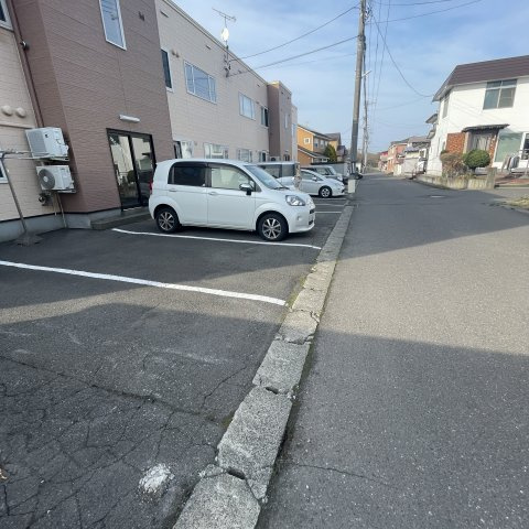 ホワイトステージの駐車場