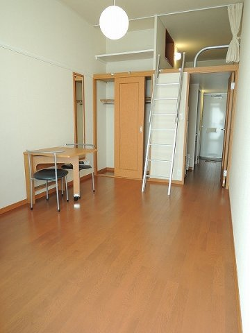 レオパレスコトブキの居間・リビング