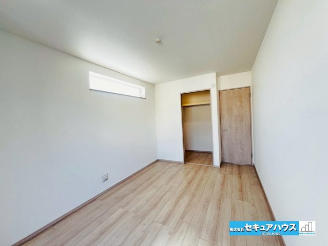 【今からご案内可能】豊明市栄町西大根　全1棟の洋室|【洋室7帖】
◆広々とした居住空間は日々の暮らしを彩り、心のやすらぎと満足感を与えてくれます。通風と採光を考慮した設計は子供たちはのびのび育ち、家族でくつろぎと団らんを生み出します。　　　　　　　　　