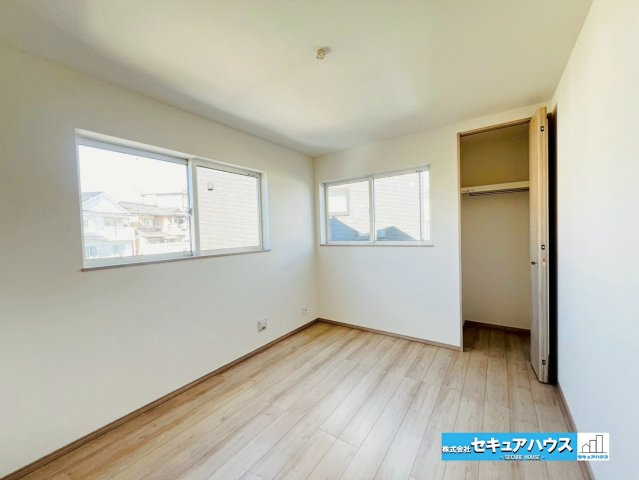 【今からご案内可能】豊明市栄町西大根　全1棟の洋室|【洋室6帖】
◆お子様のお部屋や主寝室、来客時の宿泊室、趣味のお部屋としてもご利用いただけます♪
◆全居室収納付きのため各居室ごとにお洋服や荷物を収納できます。　　　　　　　　　　　　　　　　　　　　