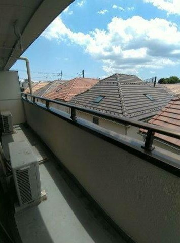 リトルブラウンのバルコニー