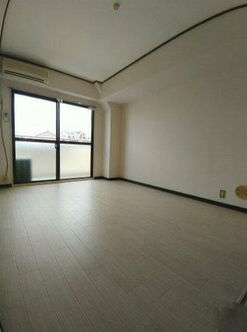 リトルブラウンの寝室