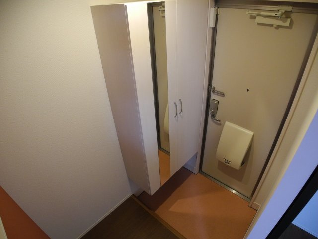 リッチアイリスの玄関