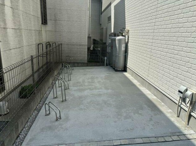キャメル東府中の駐車場