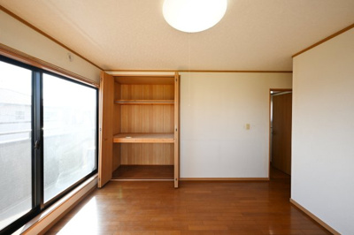 【収納】 | 館林市苗木町　中古戸建 | 寝室にはひろびろクローゼットがついておりおしゃれなご家族もうれしい空間です♪