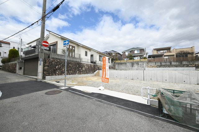 宝塚市野上3丁目建築条件無し土地の外観|阪急今津線「逆瀬川」駅徒歩17分。小学校まで徒歩3分で通学も安心です。詳しくはお気軽にお問い合わせ下さい。