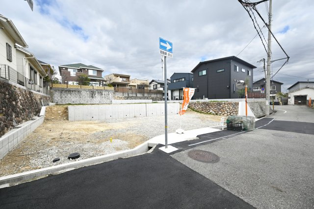 宝塚市野上3丁目建築条件無し土地の外観|敷地面積197.70㎡（59.80坪）第一種低層住居専用地域内の分譲地です。詳しくはお気軽にお問い合わせ下さい。