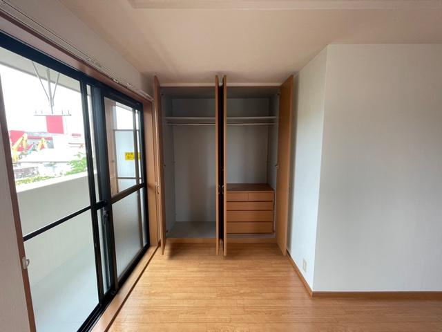 ヴィレッジ名草PARTⅢの内装|洋室