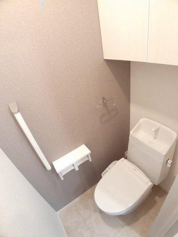 アーバンハウス根来Ⅰのトイレ|ゆったりとした空間のトイレです