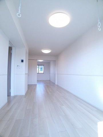 アーバンハウス根来Ⅰの居間・リビング|ゆったり過ごせる居間です