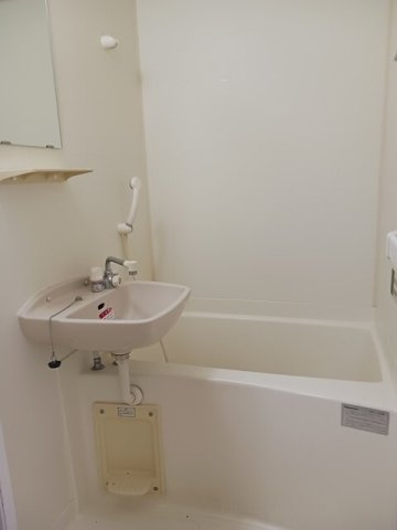 アヴェニールＮＩＳＨＩＫＩの浴室|お風呂です