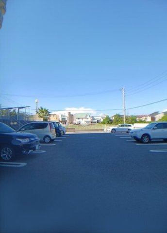 アズゥ－ルの駐車場|駐車場完備です