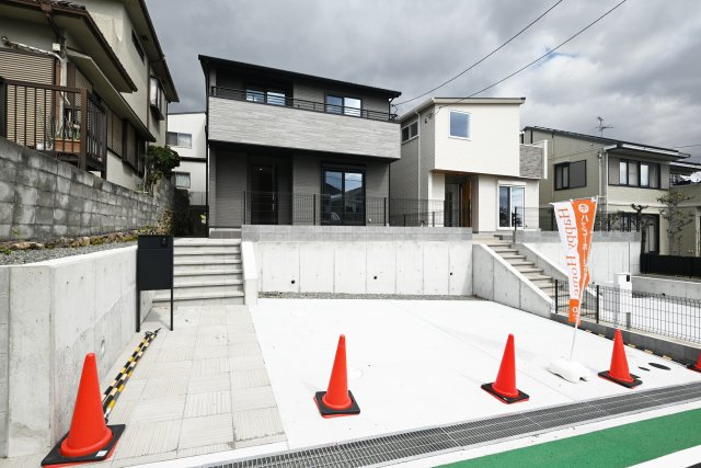 マドレコート宝塚市宝梅2丁目新築一戸建て｜4LDK＋駐車2台