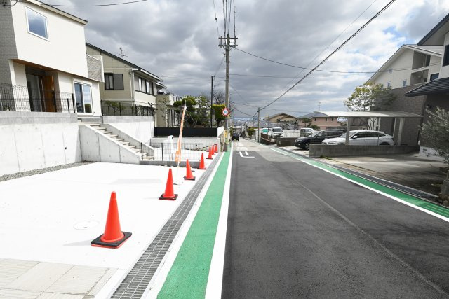 マドレコート宝塚市宝梅2丁目新築一戸建て｜4LDK＋駐車2台の前面道路含む現地写真|南側前面道路、幅員約6.0ｍ