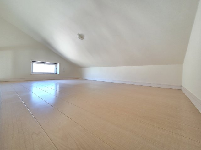 太田市大原町　中古住宅の設備|2階6帖の洋室のロフトです！少年心くすぐるスペース！もちろん収納としてもご活用いただけます！