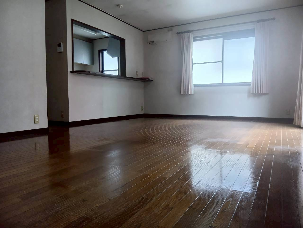 目黒区中目黒　中古戸建の居間・リビング|令和8年3月6日撮影