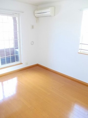 【居間・リビング】 | レジェンド本多 | 居間です