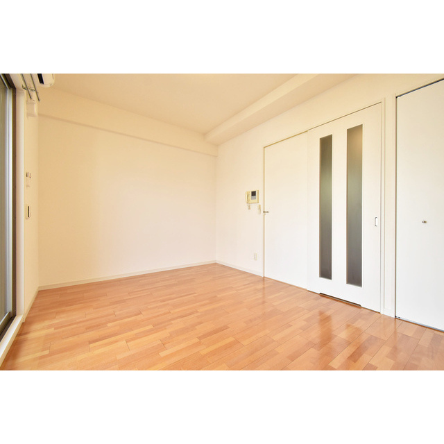 CASSIA福島駅前の居間・リビング