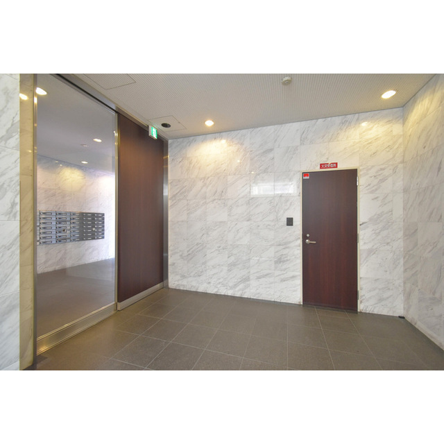 CASSIA福島駅前の居間・リビング