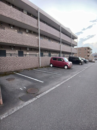 【駐車場】 | ＢＬＵＥ　ＳＫＹ　鴻川