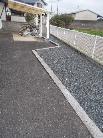 スルースM.Aのその他|駐輪場