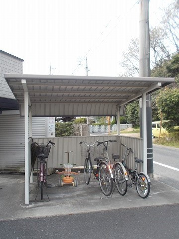 スルースM.Aのその他|駐輪場