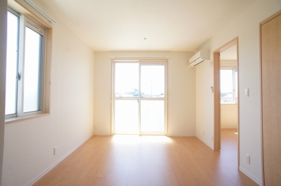 【居間・リビング】 | シャーメゾン八幡 | LDK エアコンがございます