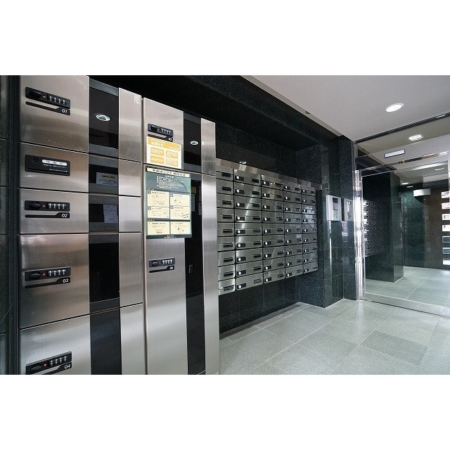 アムス東池袋のエントランス|宅配ボックス