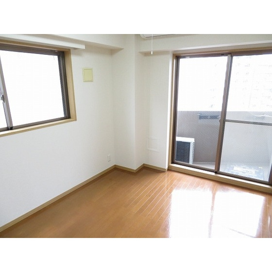 アムス東池袋の居間・リビング